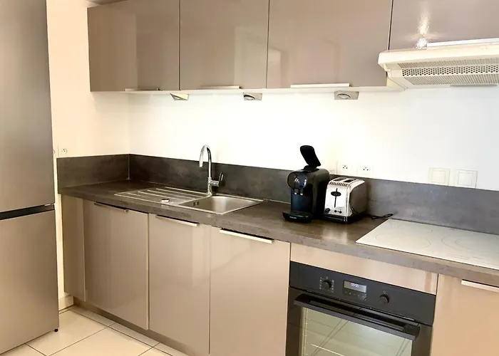 Апартаменты Beautifull Near The Антиб